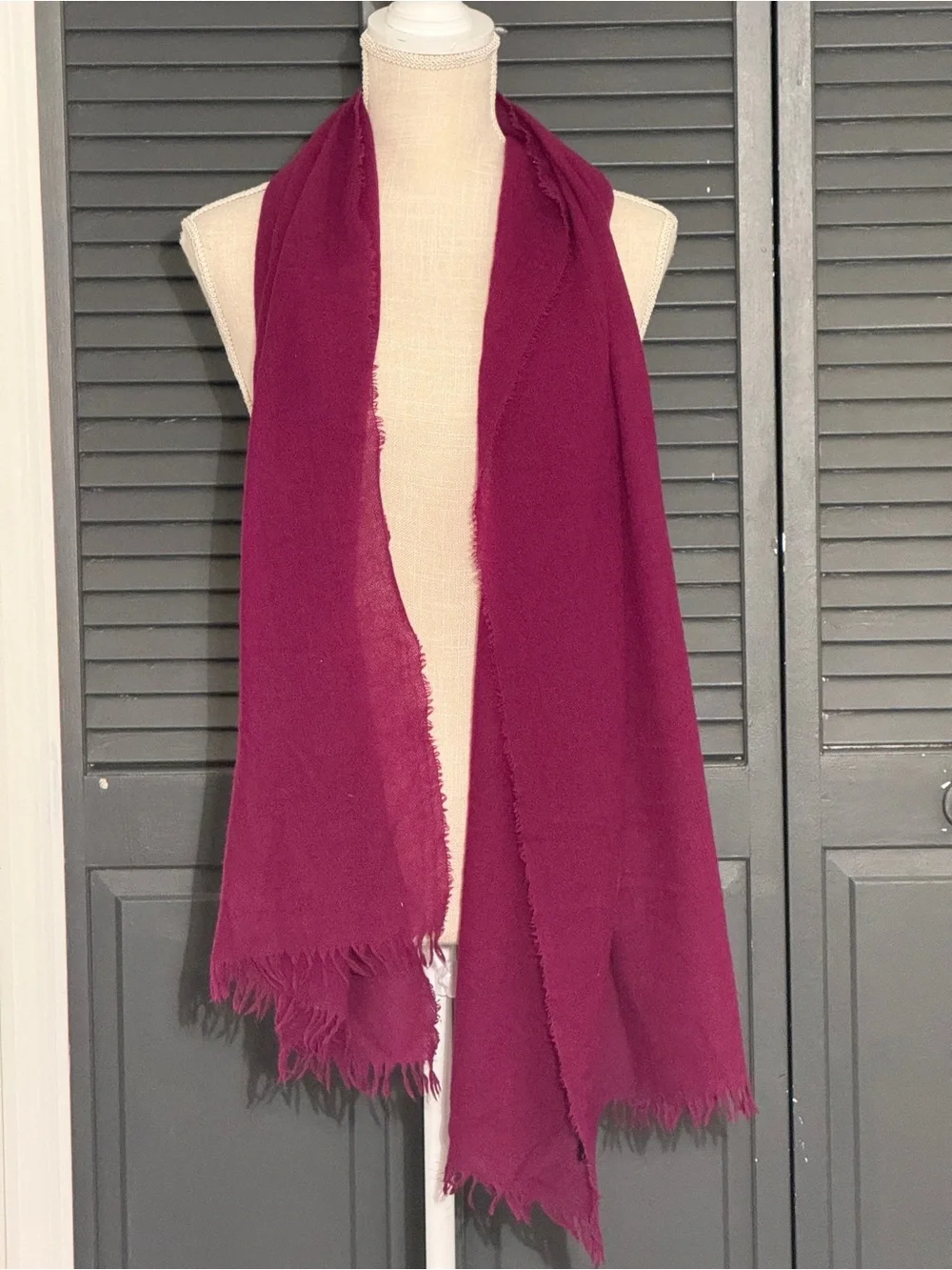 Saks Fifth Avenue BLACK Cashmere Wrap Lightweight Scarf Open Weave Fuchsia